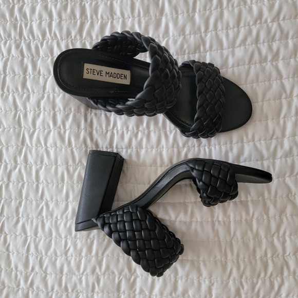 Steve Madden Black Woven Pumps - Picture 3 of 4